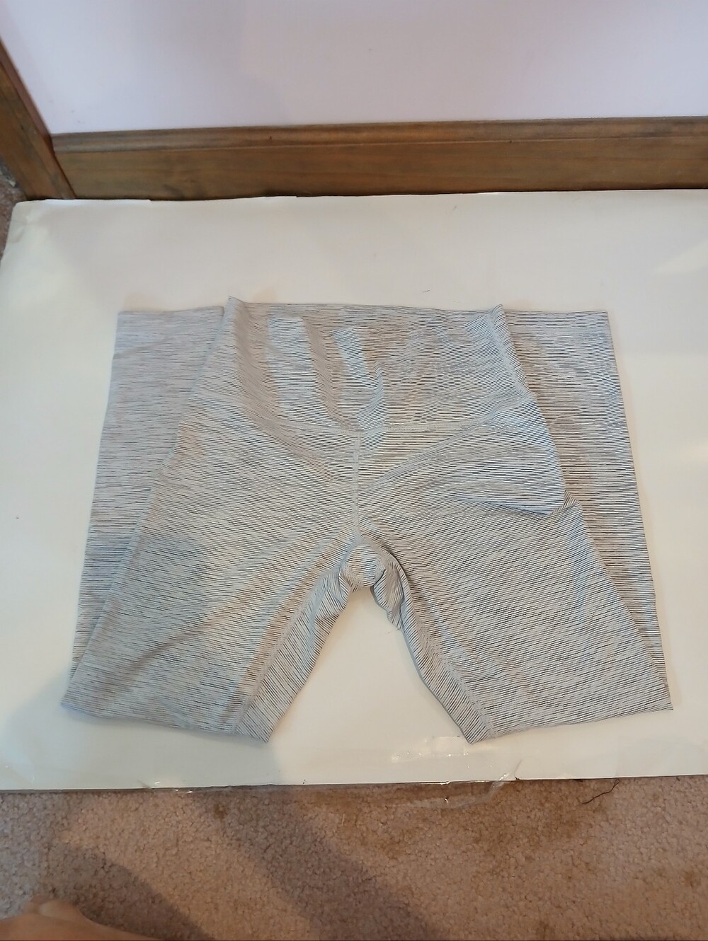Lululemon Leggings Size 8 gray/white